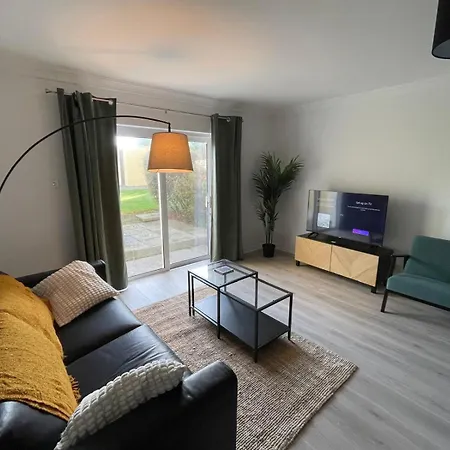 Lägenhet Luxury By The Coast- Sleeps 4