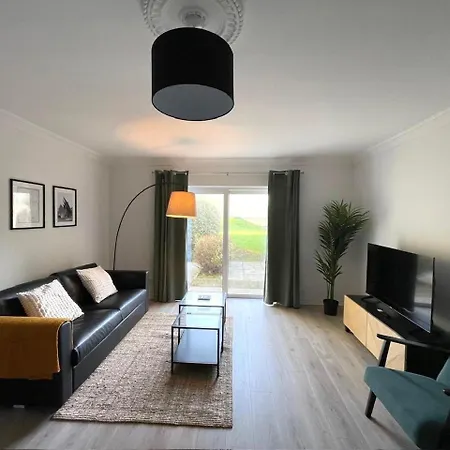 Luxury By The Coast- Sleeps 4 Lägenhet