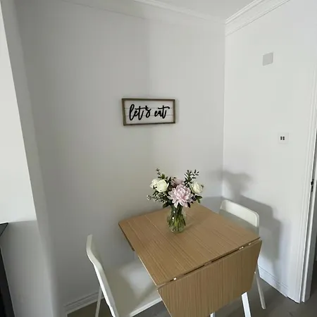 Apartment Luxury By The Coast- Sleeps 4 *