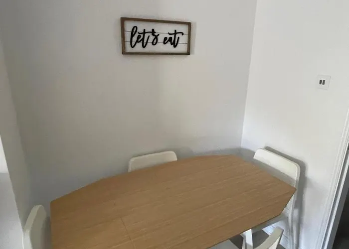 Апартаменты Luxury By The Coast- Sleeps 4 *