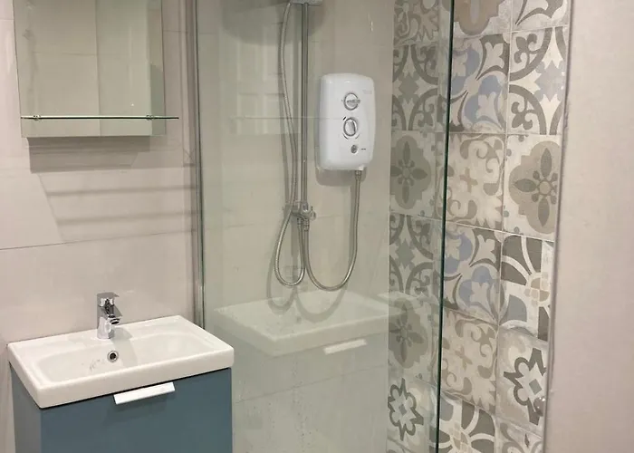 Luxury By The Coast- Sleeps 4 דירה *